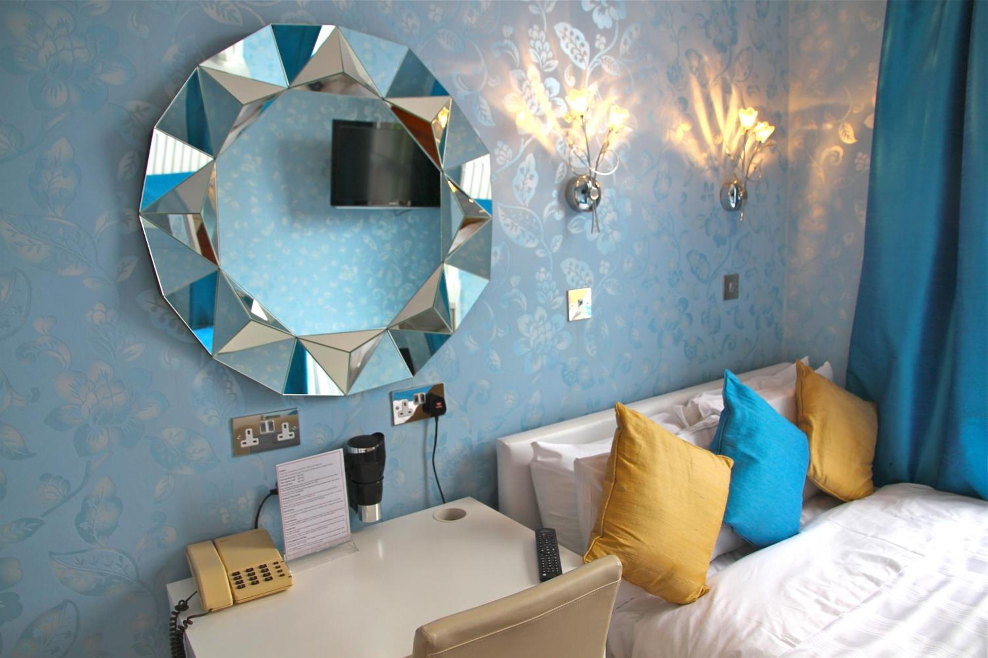 Crompton Guest House Hounslow Zewnętrze zdjęcie