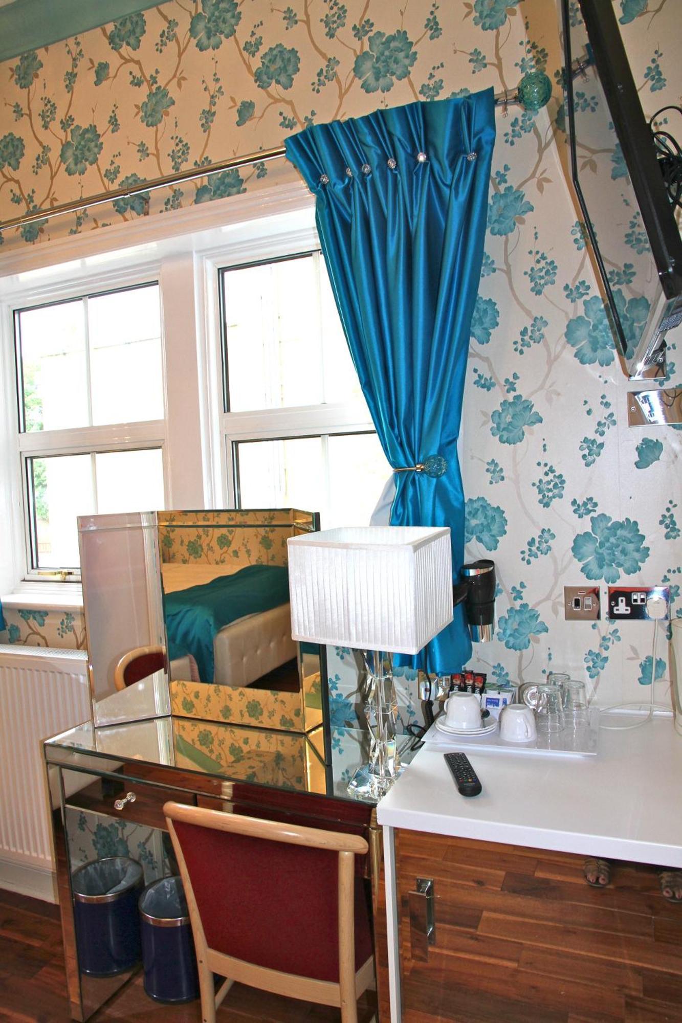 Crompton Guest House Hounslow Zewnętrze zdjęcie