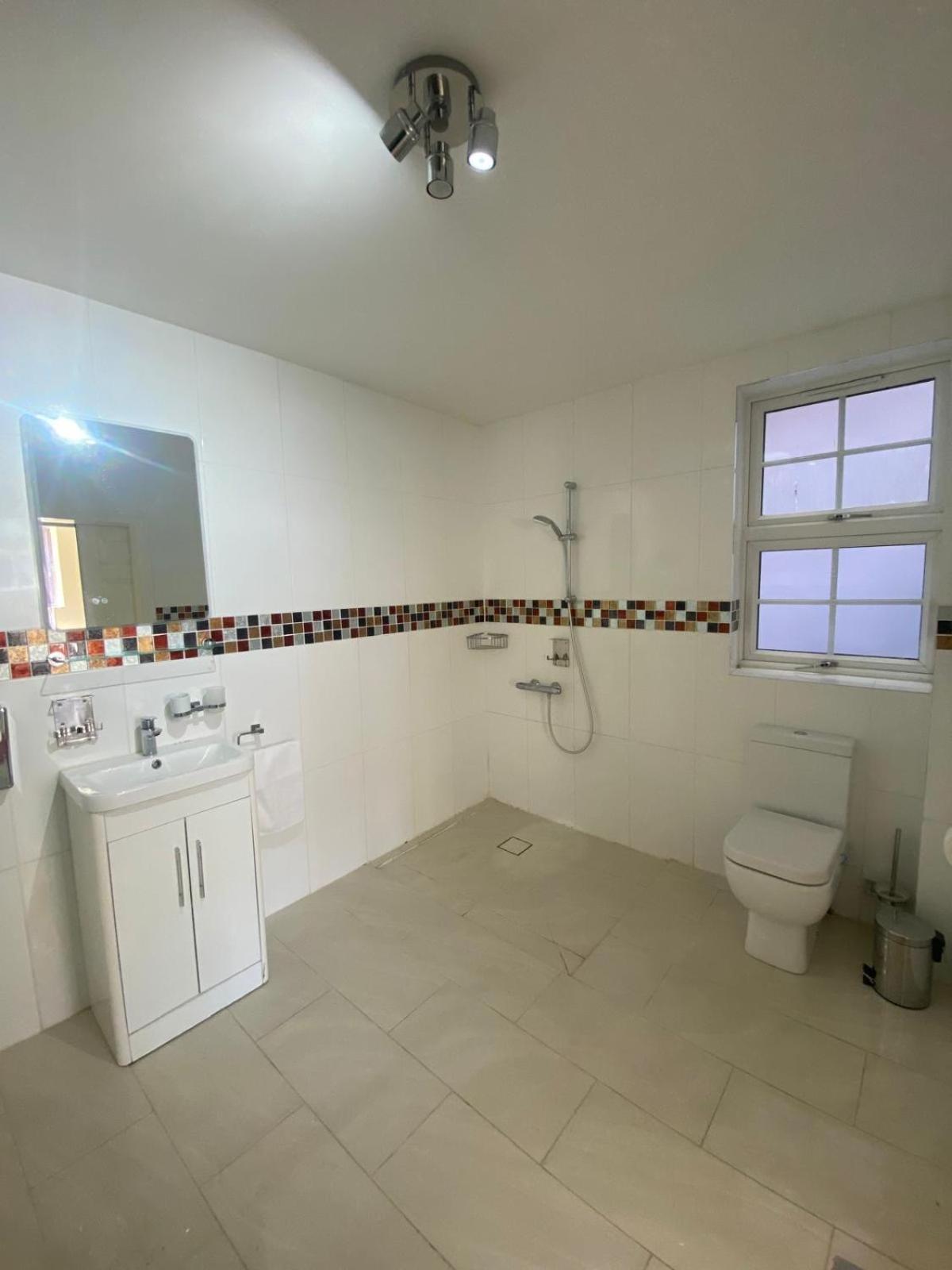 Crompton Guest House Hounslow Zewnętrze zdjęcie