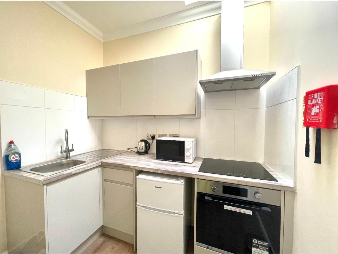 Crompton Guest House Hounslow Zewnętrze zdjęcie