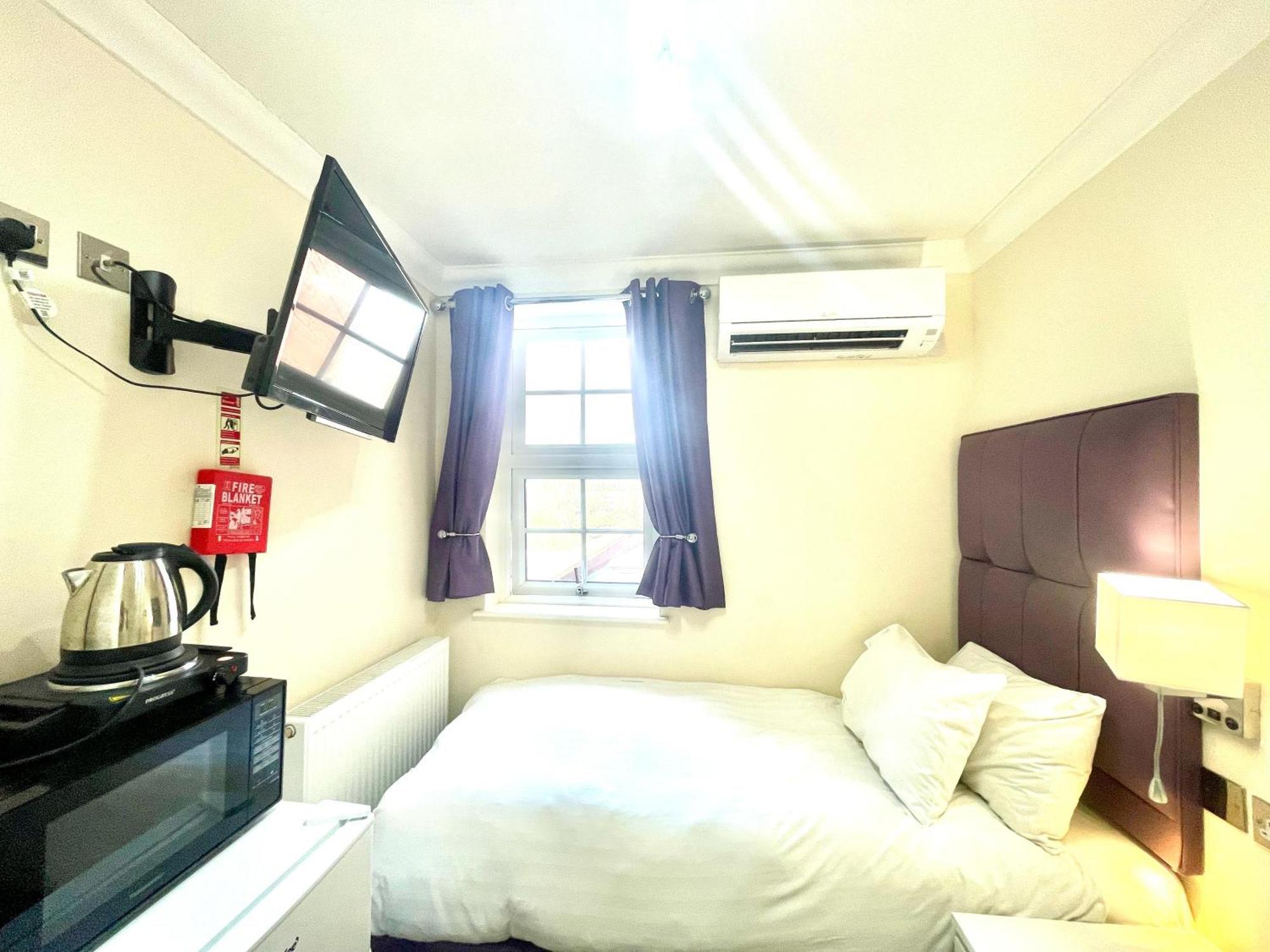 Crompton Guest House Hounslow Zewnętrze zdjęcie