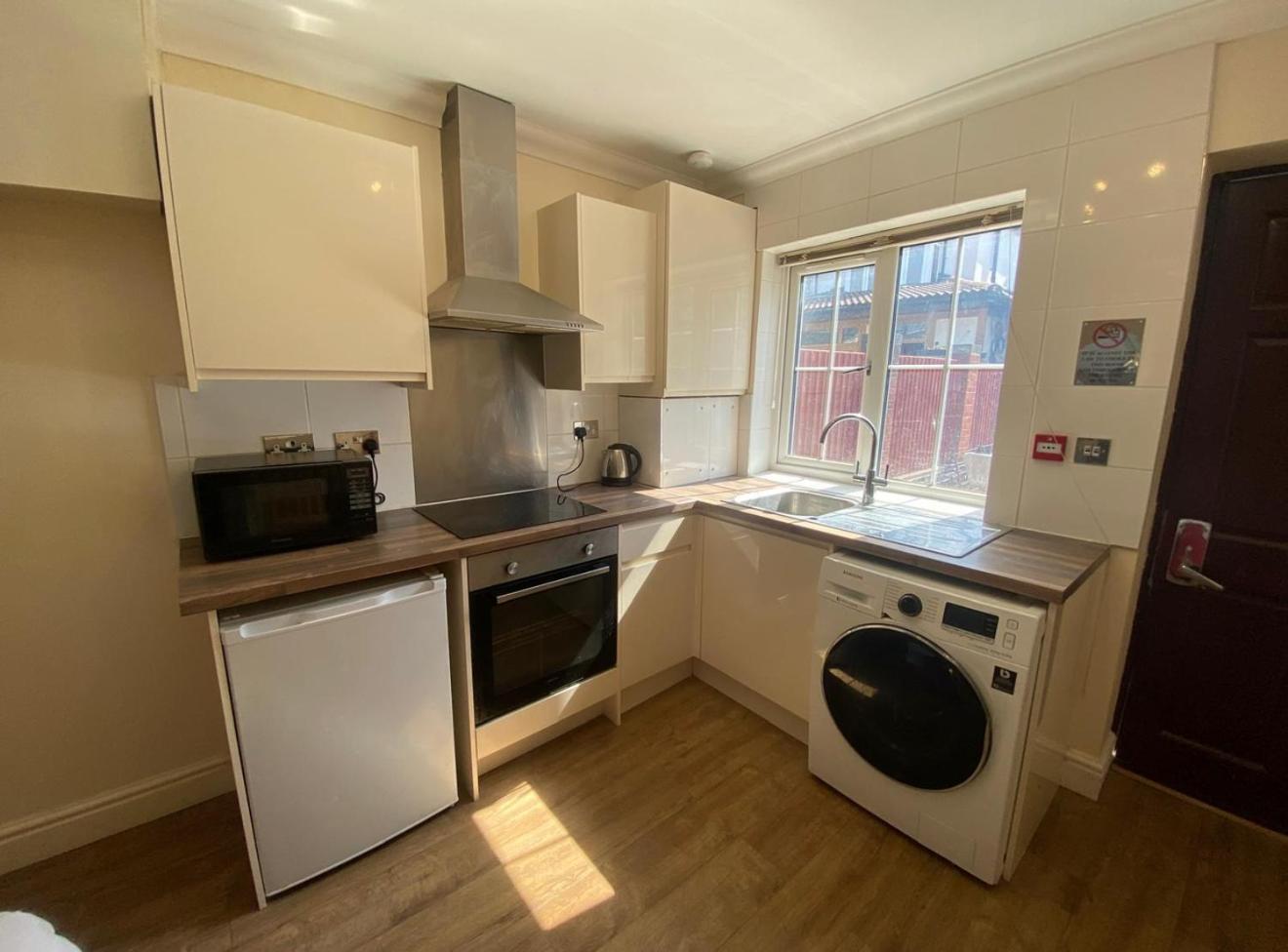 Crompton Guest House Hounslow Zewnętrze zdjęcie