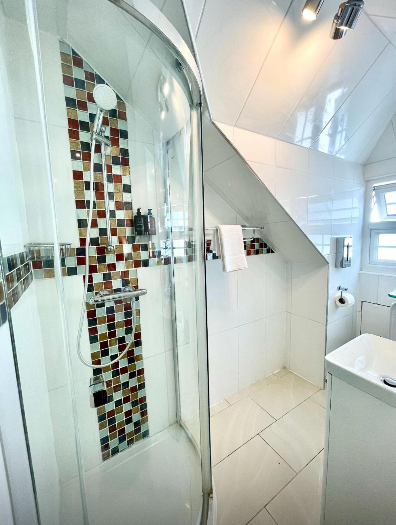 Crompton Guest House Hounslow Zewnętrze zdjęcie