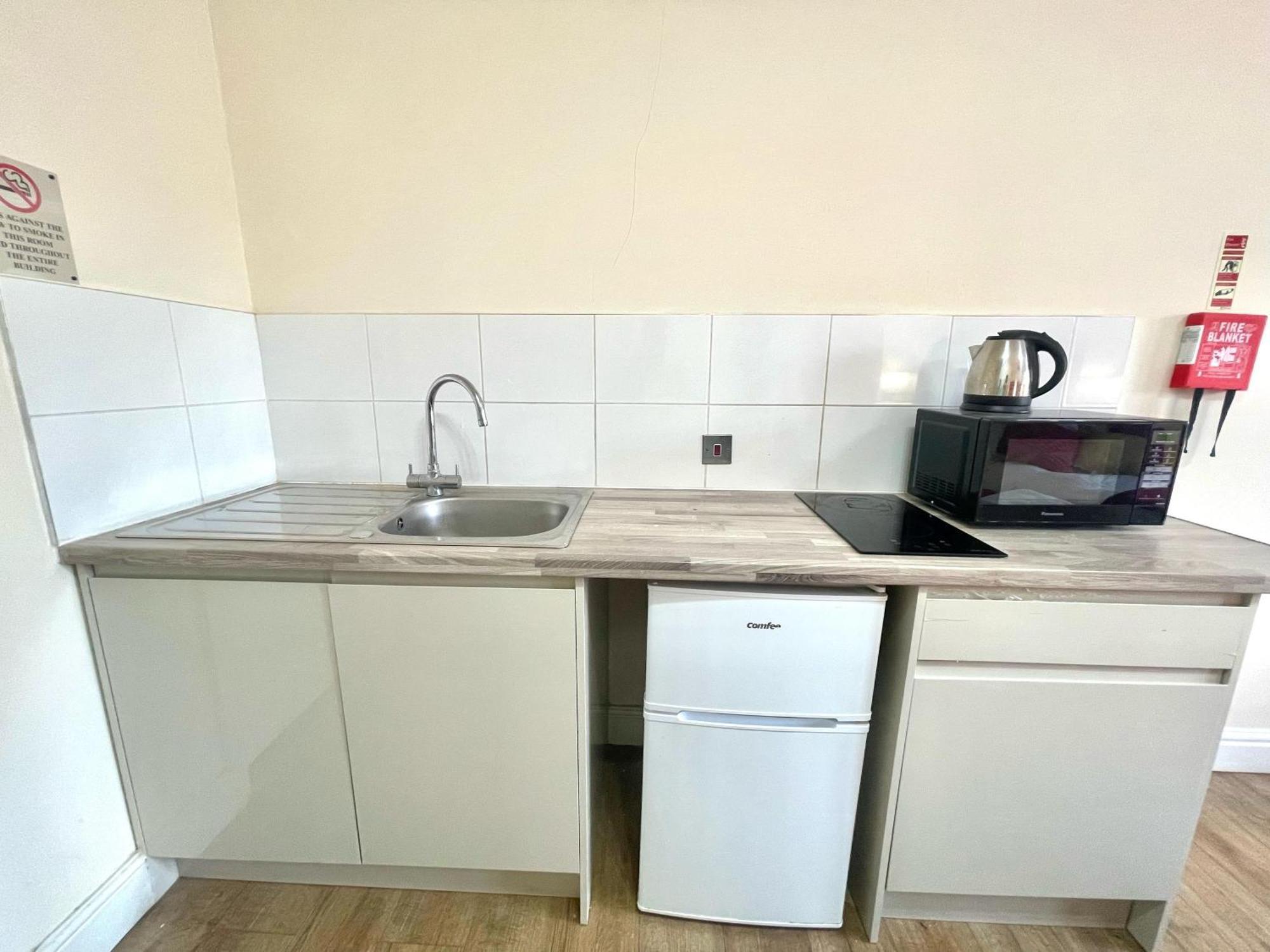Crompton Guest House Hounslow Zewnętrze zdjęcie